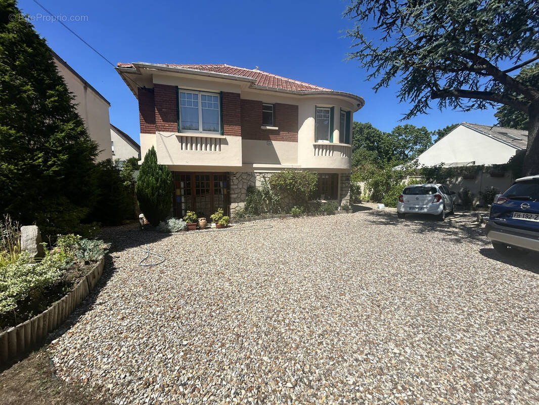 Maison à BONNIERES-SUR-SEINE