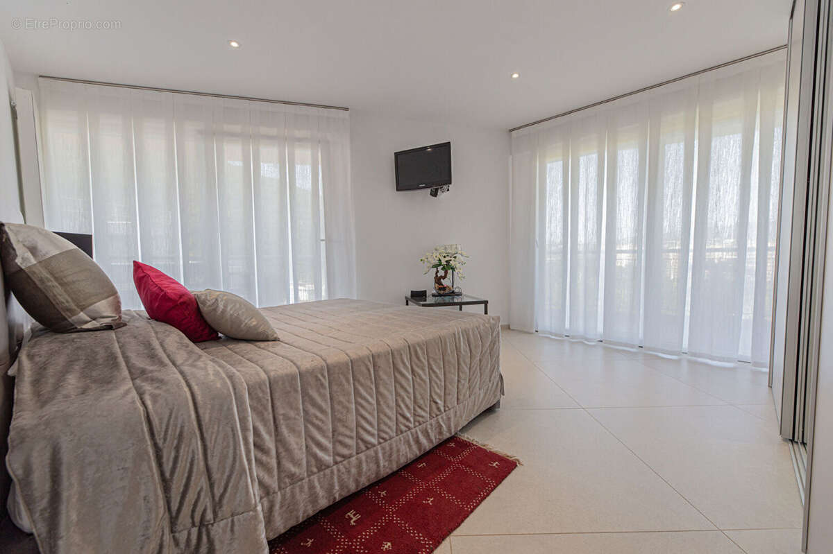 Appartement à MANDELIEU-LA-NAPOULE