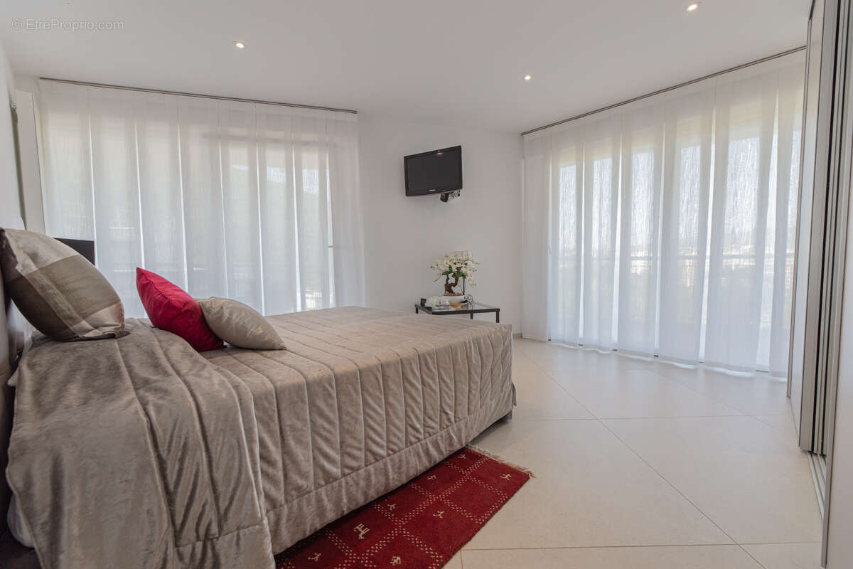 Appartement à MANDELIEU-LA-NAPOULE