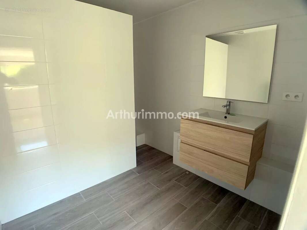 Maison à LES ISSAMBRES