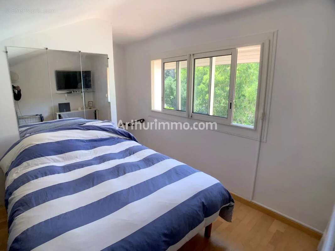 Maison à LES ISSAMBRES