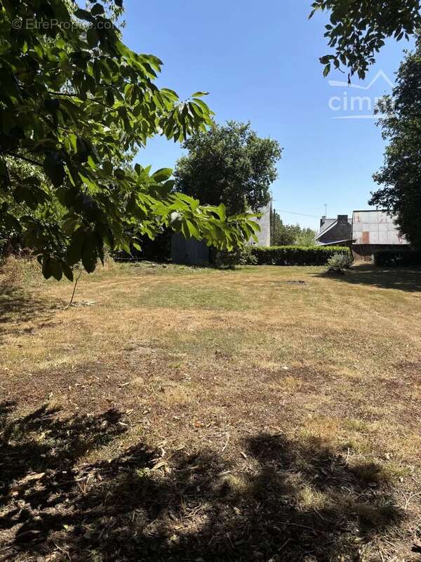 Terrain à MAURE-DE-BRETAGNE