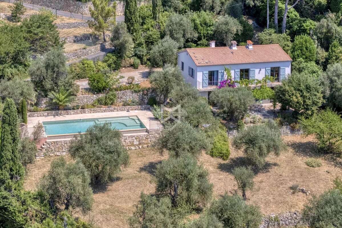 Maison à CHATEAUNEUF-GRASSE