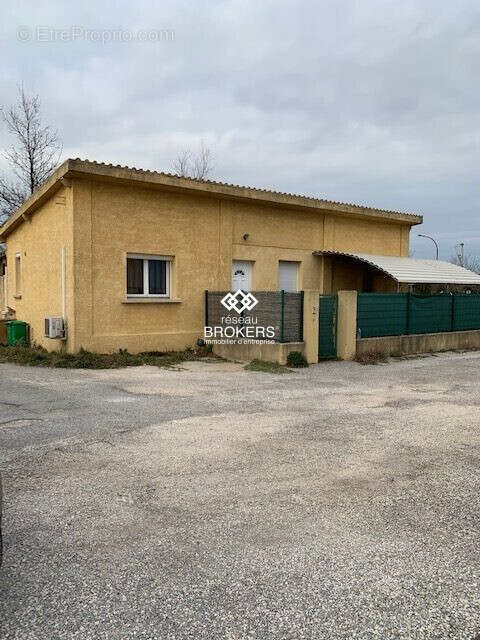 batiment 40x20 - Commerce à ENTRAIGUES-SUR-LA-SORGUE