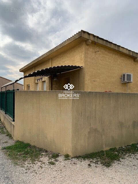 Commerce à ENTRAIGUES-SUR-LA-SORGUE