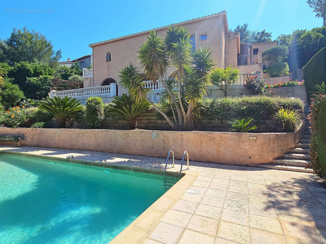 Maison à CARQUEIRANNE