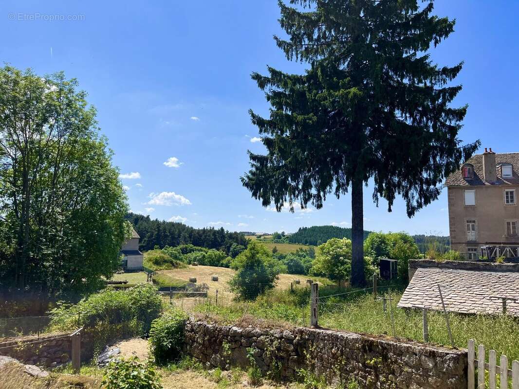 Maison à RIEUTORT-DE-RANDON