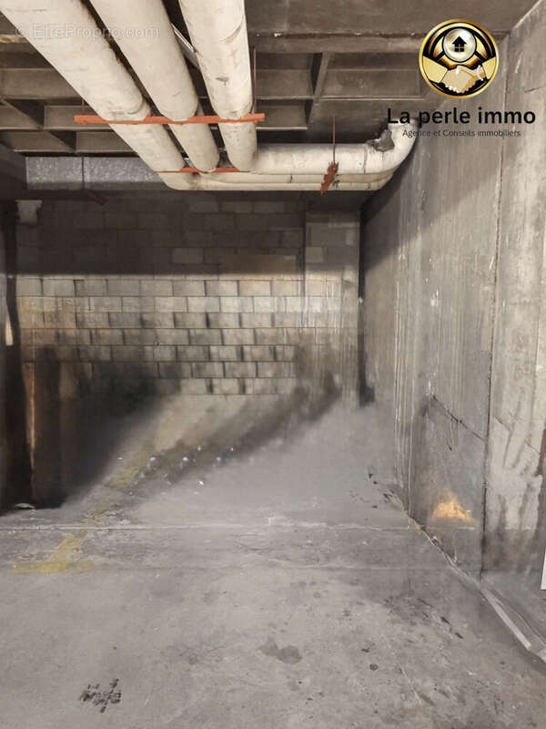 Parking à PARIS-20E