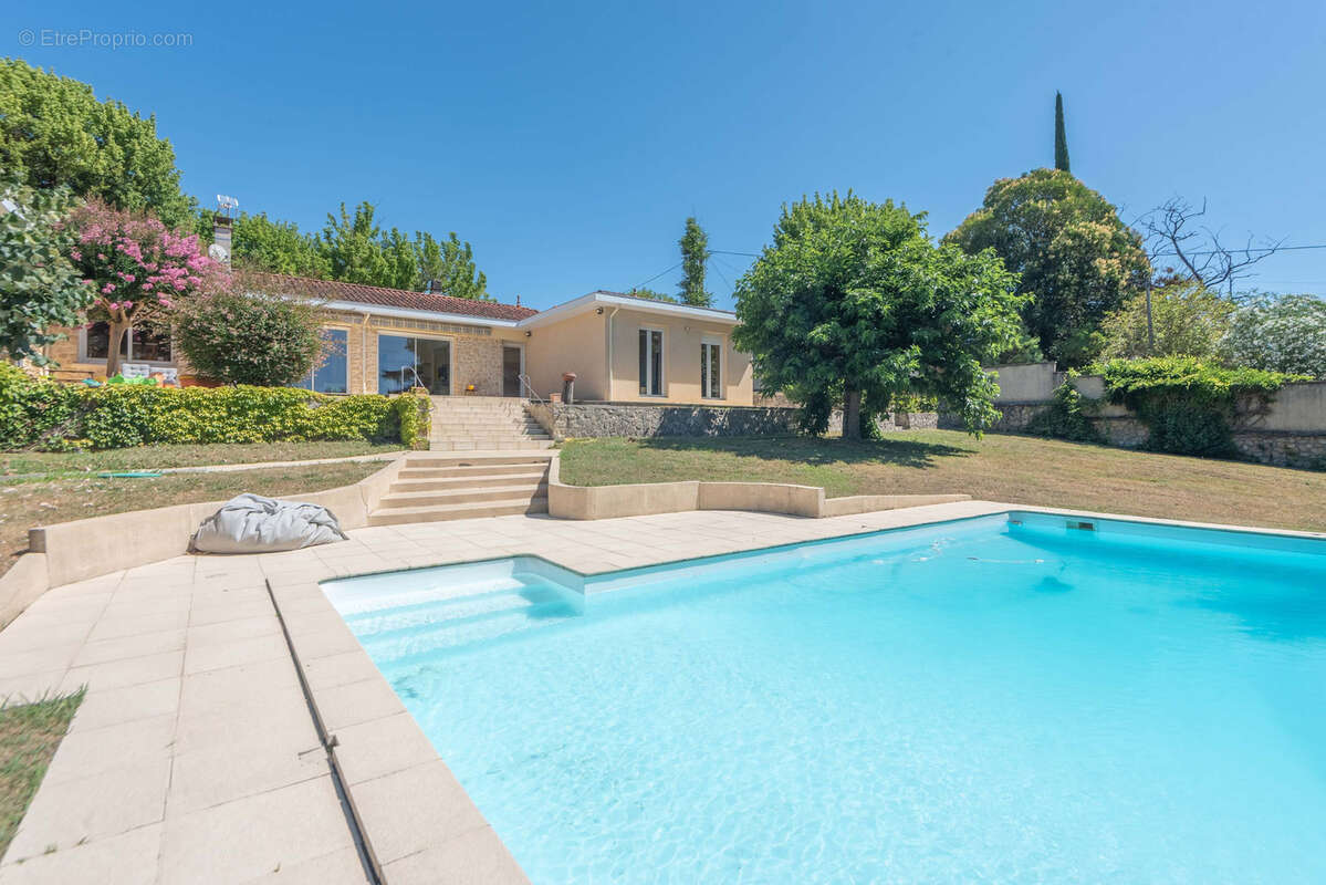 Maison à CAMBLANES-ET-MEYNAC