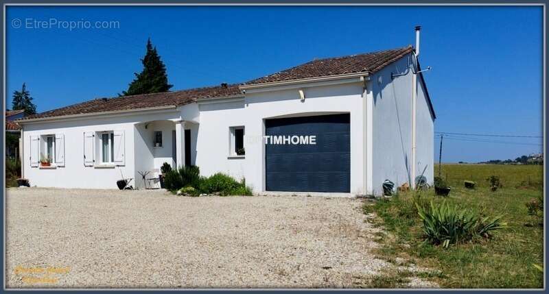 Maison à VILLEBOIS-LAVALETTE