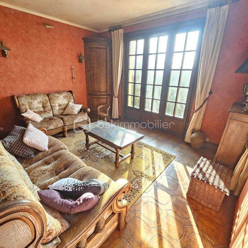 Maison à SAINTE-GAUBURGE-SAINTE-COLOMBE