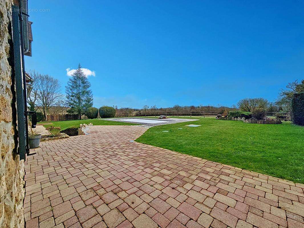 Maison à LE MELE-SUR-SARTHE