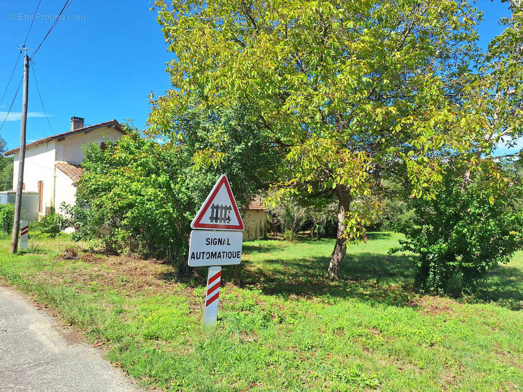 Maison à SAINT-CERNIN-DE-L&#039;HERM