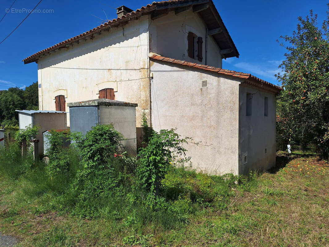 Maison à SAINT-CERNIN-DE-L&#039;HERM