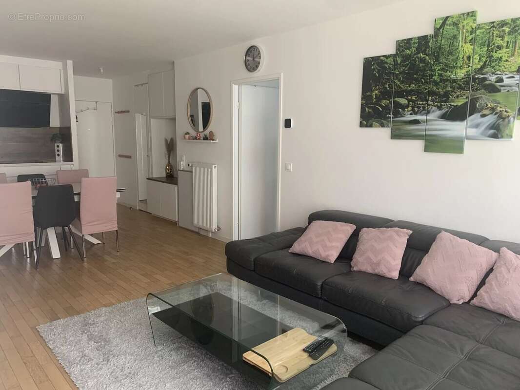 Appartement à VOISINS-LE-BRETONNEUX