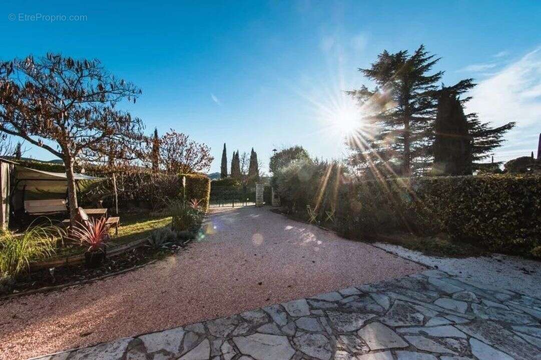 Maison à GREOUX-LES-BAINS