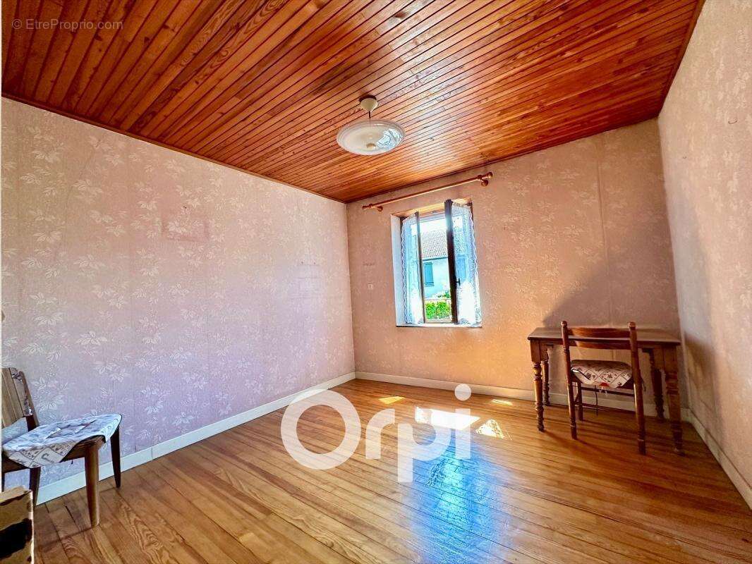 Maison à SAINT-NAZAIRE-LES-EYMES