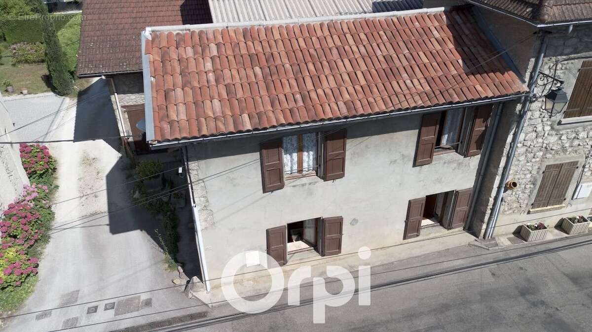 Maison à SAINT-NAZAIRE-LES-EYMES