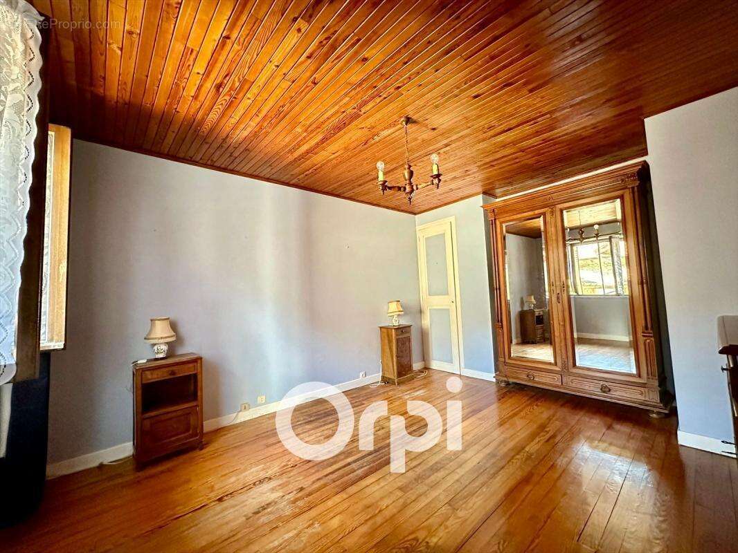 Maison à SAINT-NAZAIRE-LES-EYMES