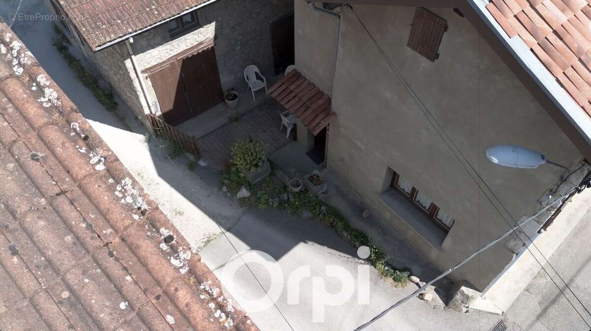 Maison à SAINT-NAZAIRE-LES-EYMES