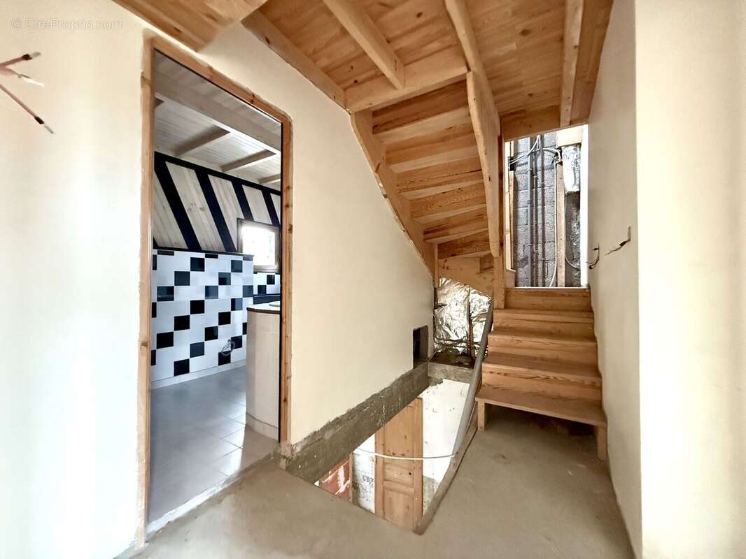 Maison à LES ANCIZES-COMPS