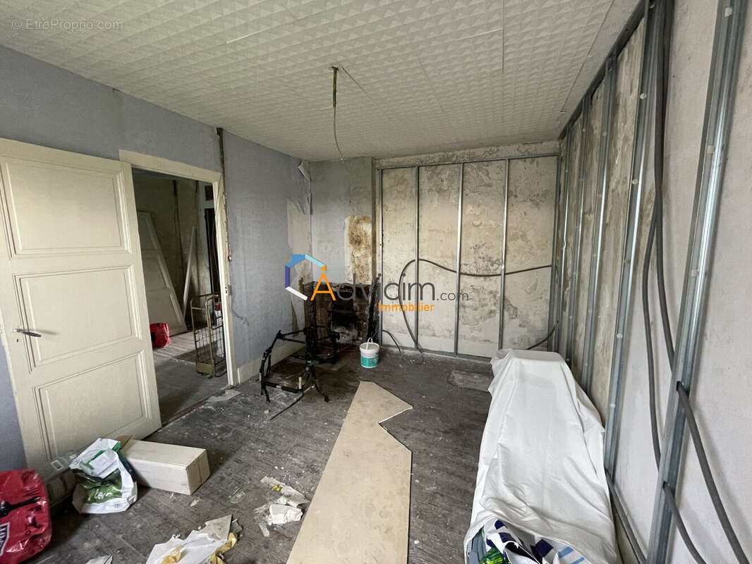 Chambre - T2 - R+2 - Appartement à SAINT-CHAMOND