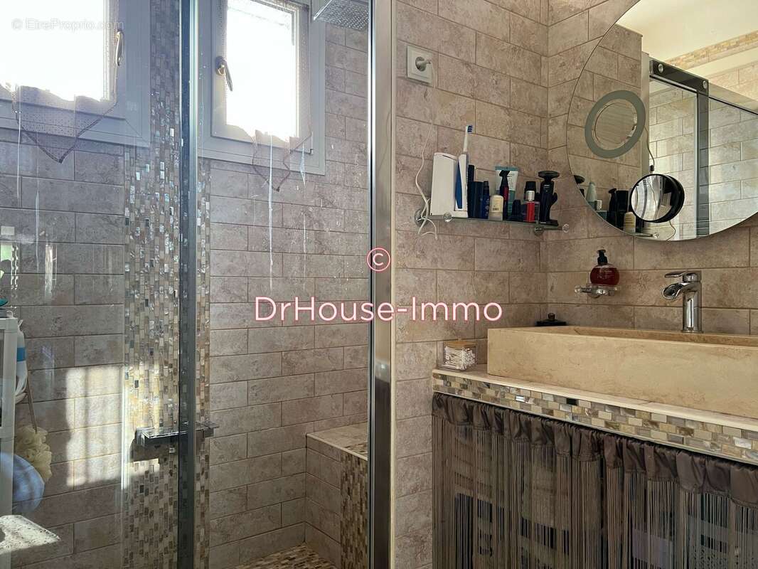 Maison à SAINT-VICTORET