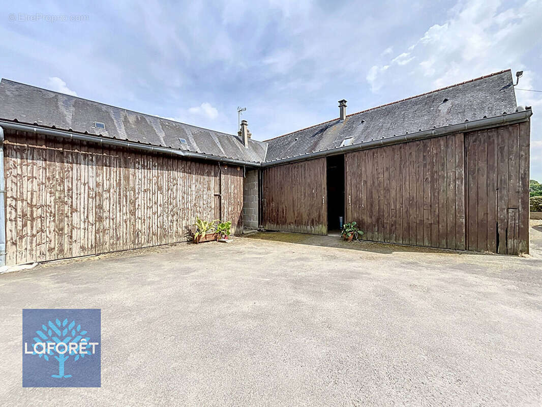 Maison à LOUVIGNE-DU-DESERT