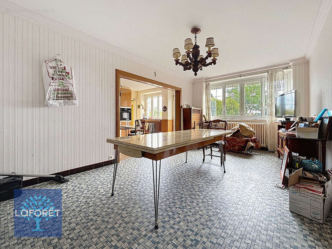 Maison à LOUVIGNE-DU-DESERT