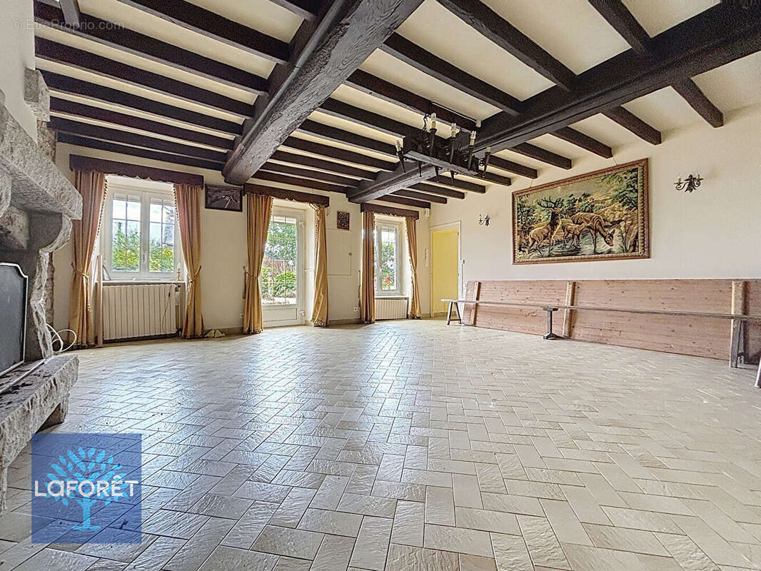 Maison à LOUVIGNE-DU-DESERT