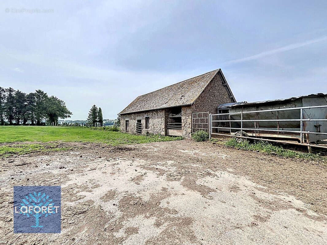 Maison à LOUVIGNE-DU-DESERT