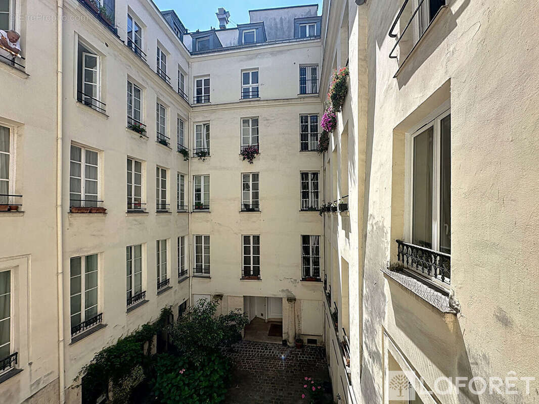 Appartement à PARIS-1E