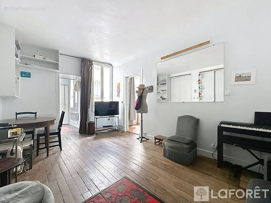 Appartement à PARIS-1E