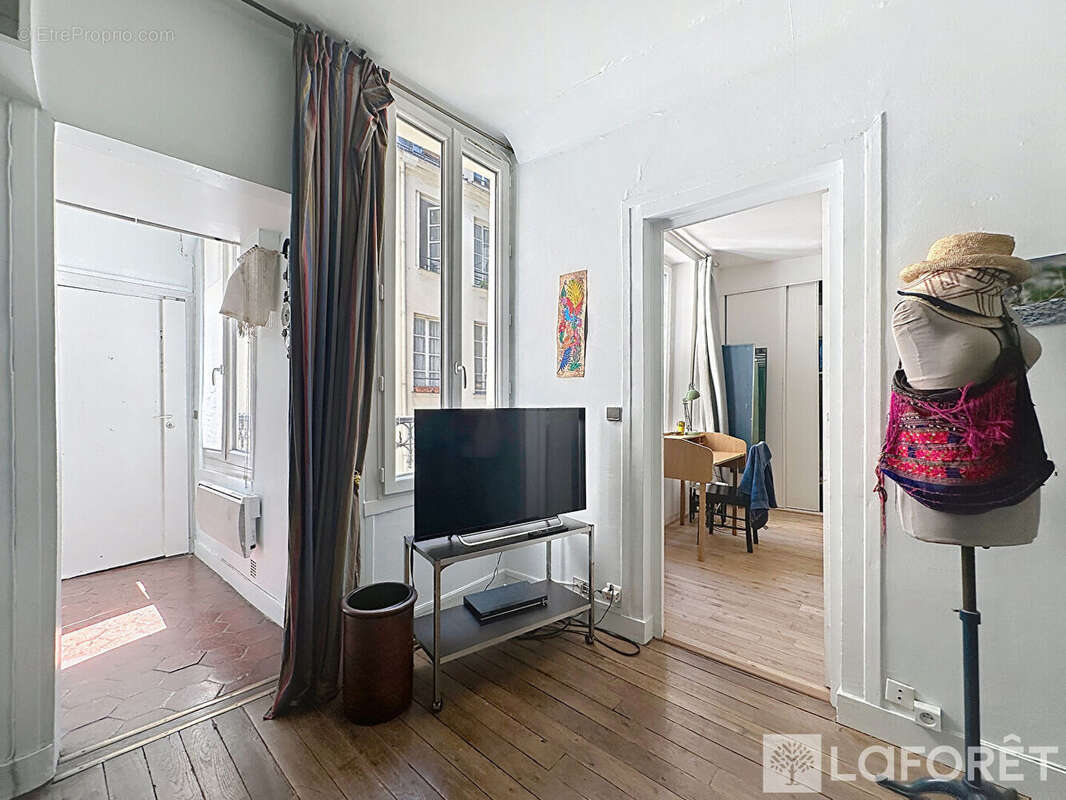 Appartement à PARIS-1E