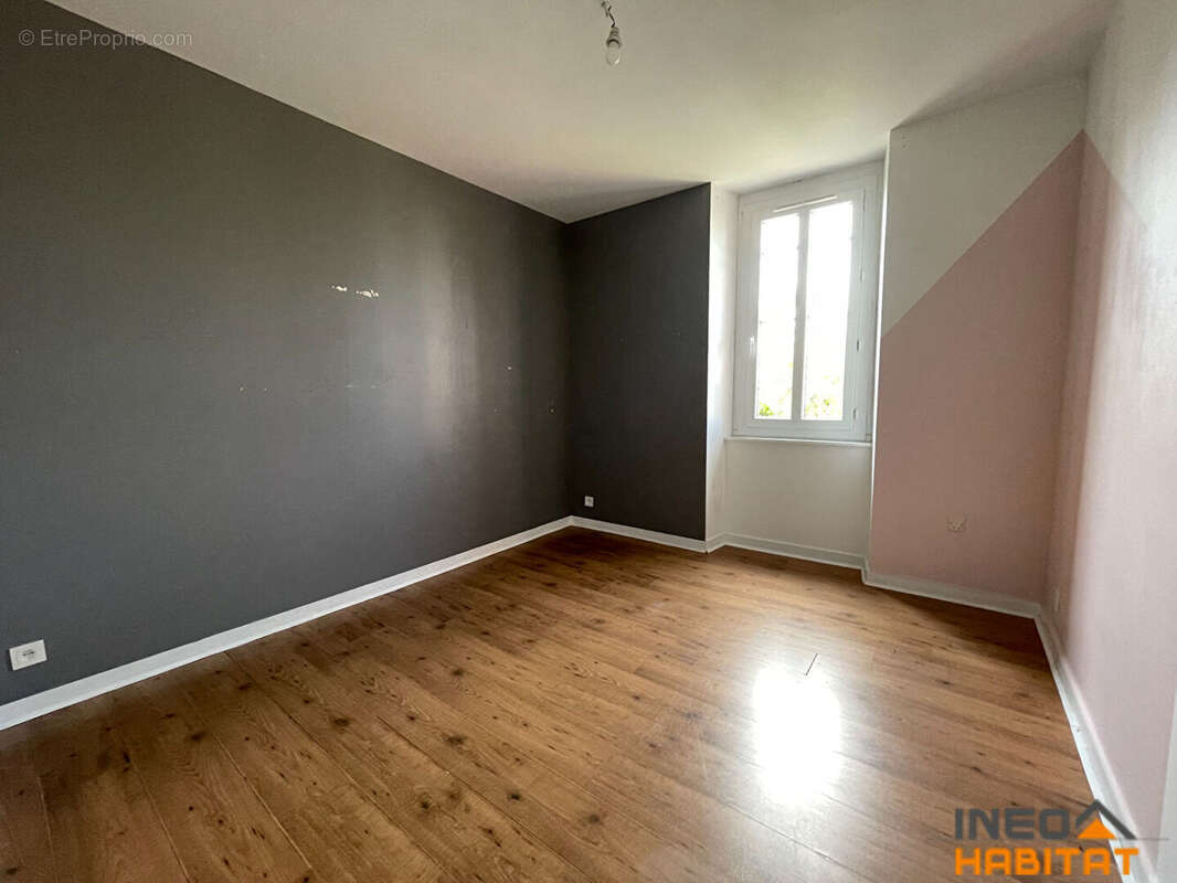 Maison à LA CHAPELLE-DES-FOUGERETZ