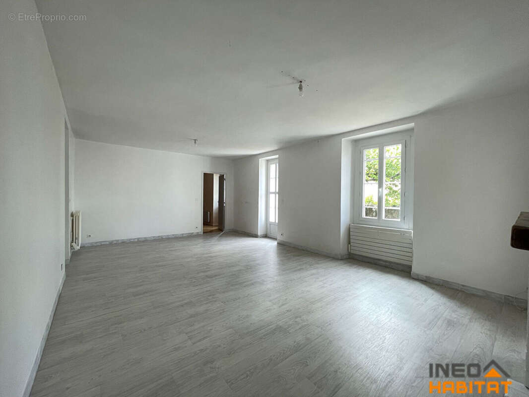 Maison à LA CHAPELLE-DES-FOUGERETZ