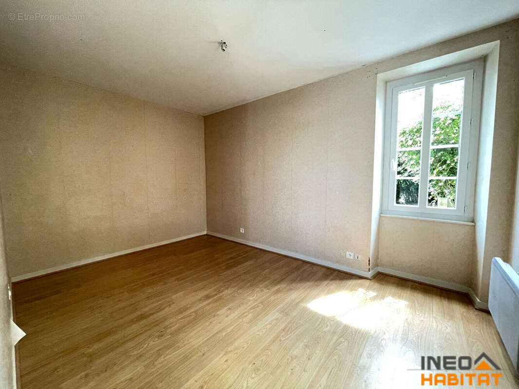 Maison à LA CHAPELLE-DES-FOUGERETZ