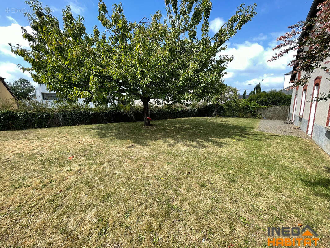 Maison à LA CHAPELLE-DES-FOUGERETZ