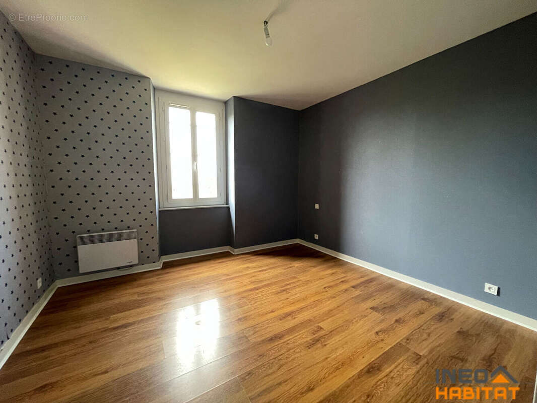 Maison à LA CHAPELLE-DES-FOUGERETZ