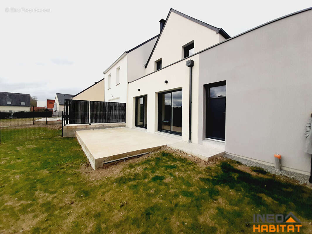 Maison à MONTREUIL-LE-GAST