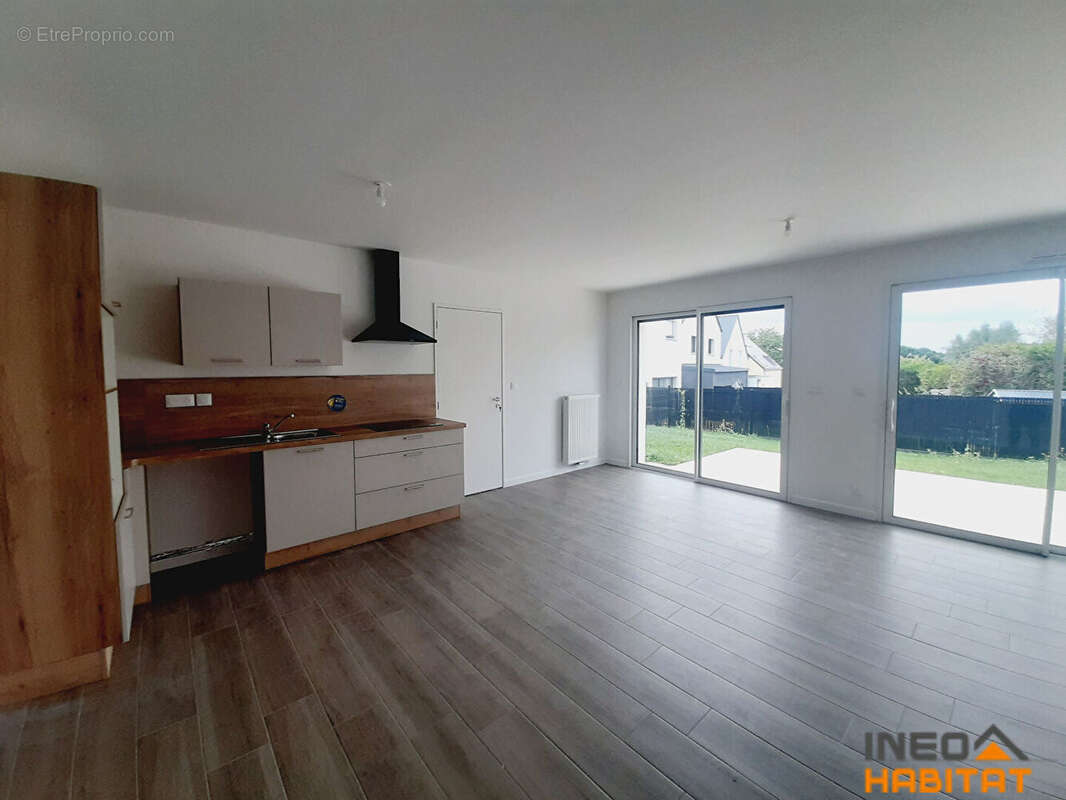 Maison à MONTREUIL-LE-GAST