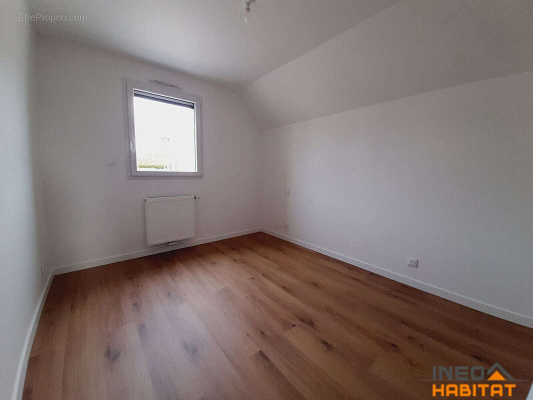 Maison à MONTREUIL-LE-GAST