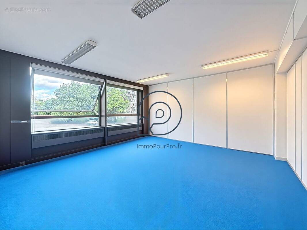 Photo non contractuelle - Commerce à CROIX