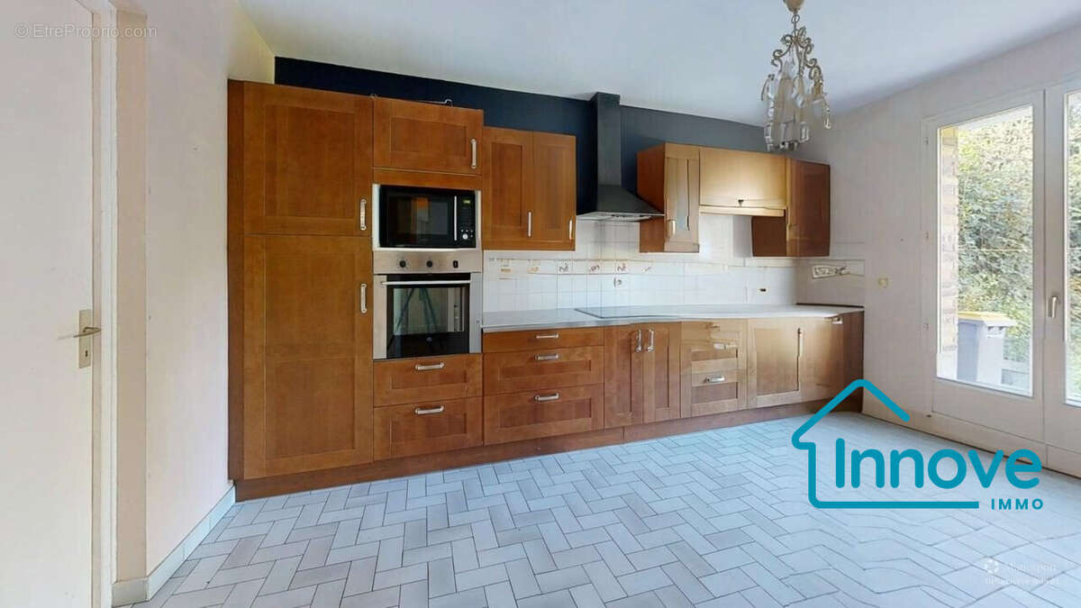 Maison à LES CLAYES-SOUS-BOIS