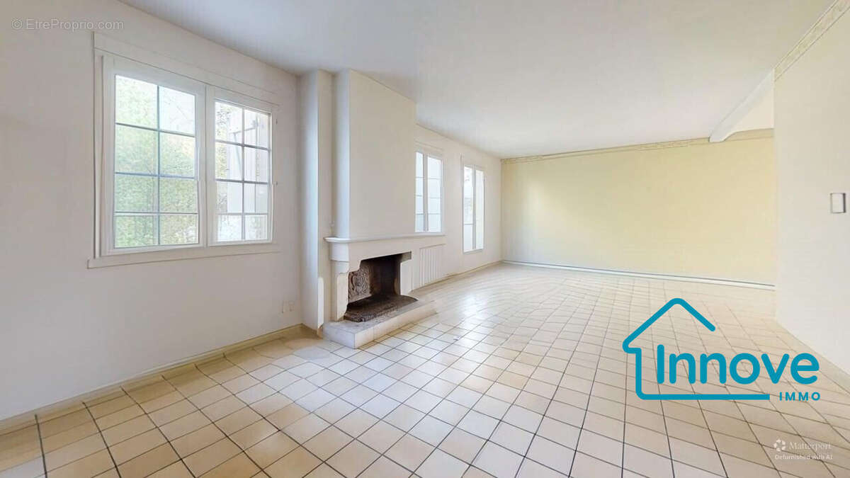 Maison à LES CLAYES-SOUS-BOIS