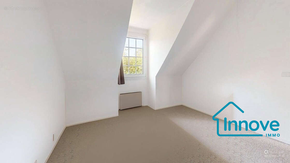 Maison à LES CLAYES-SOUS-BOIS