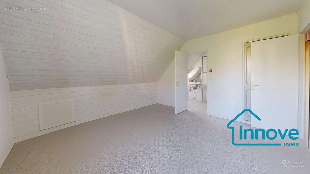 Maison à LES CLAYES-SOUS-BOIS