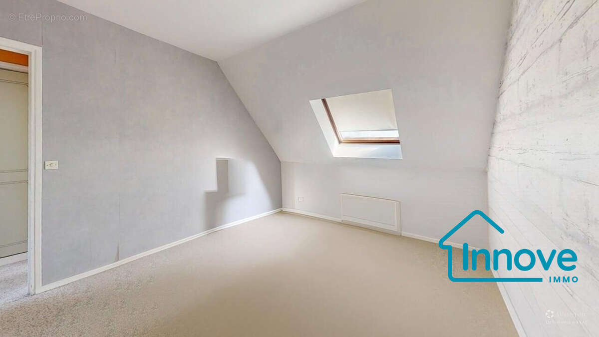 Maison à LES CLAYES-SOUS-BOIS