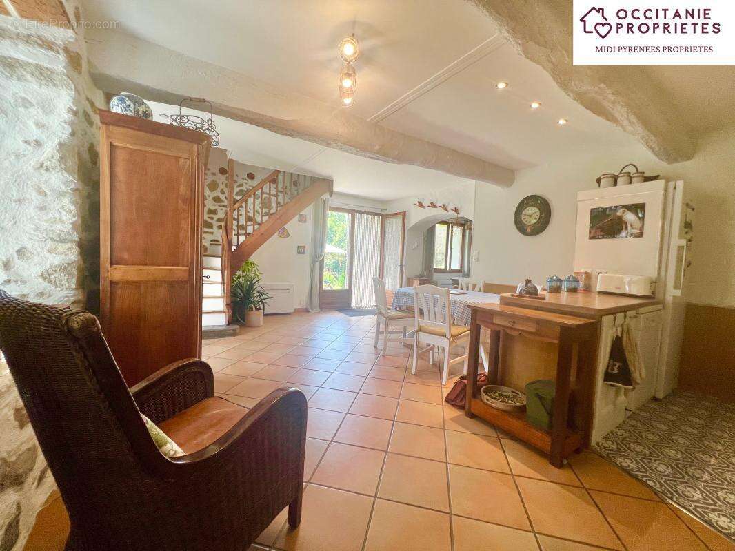 Maison à SAINT-PIERRE-DE-RIVIERE