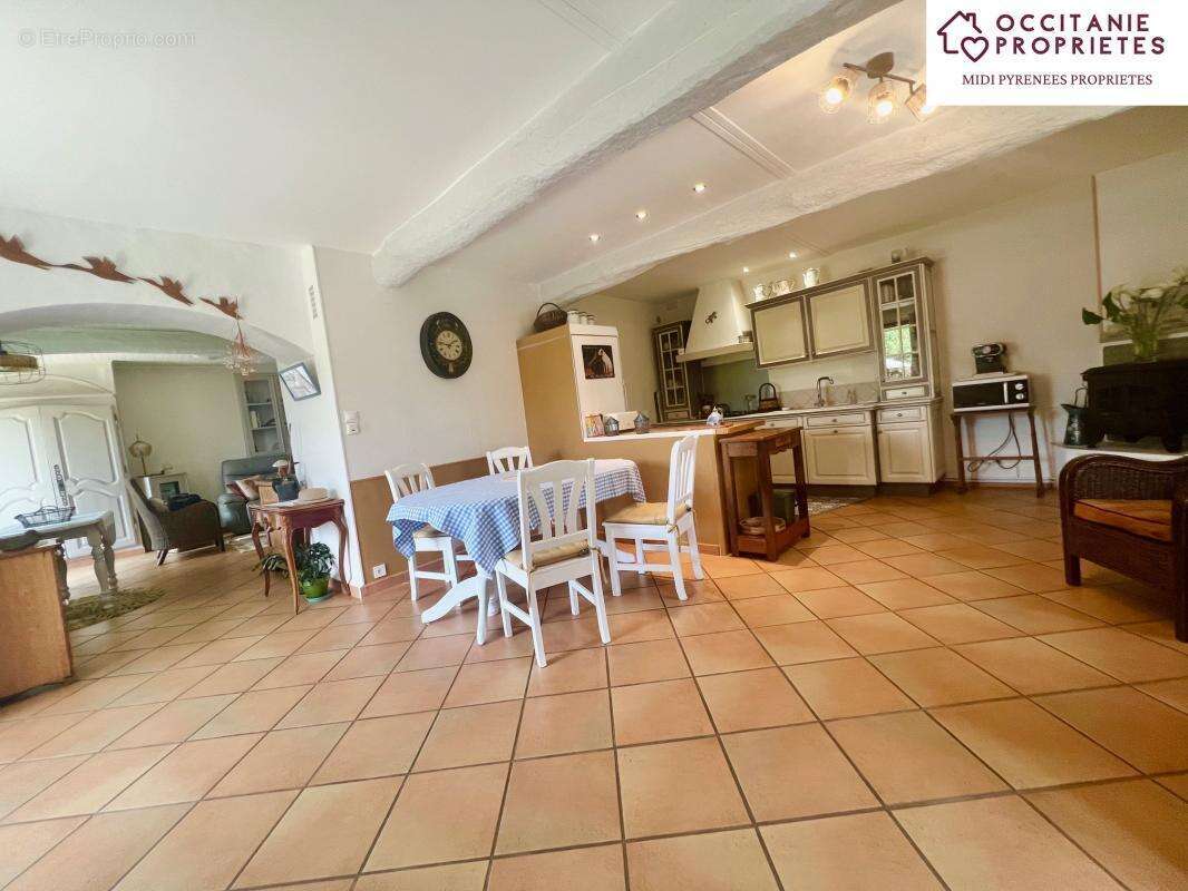 Maison à SAINT-PIERRE-DE-RIVIERE